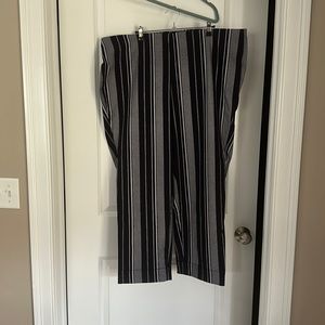 Roz & Ali cropped pants - size 22